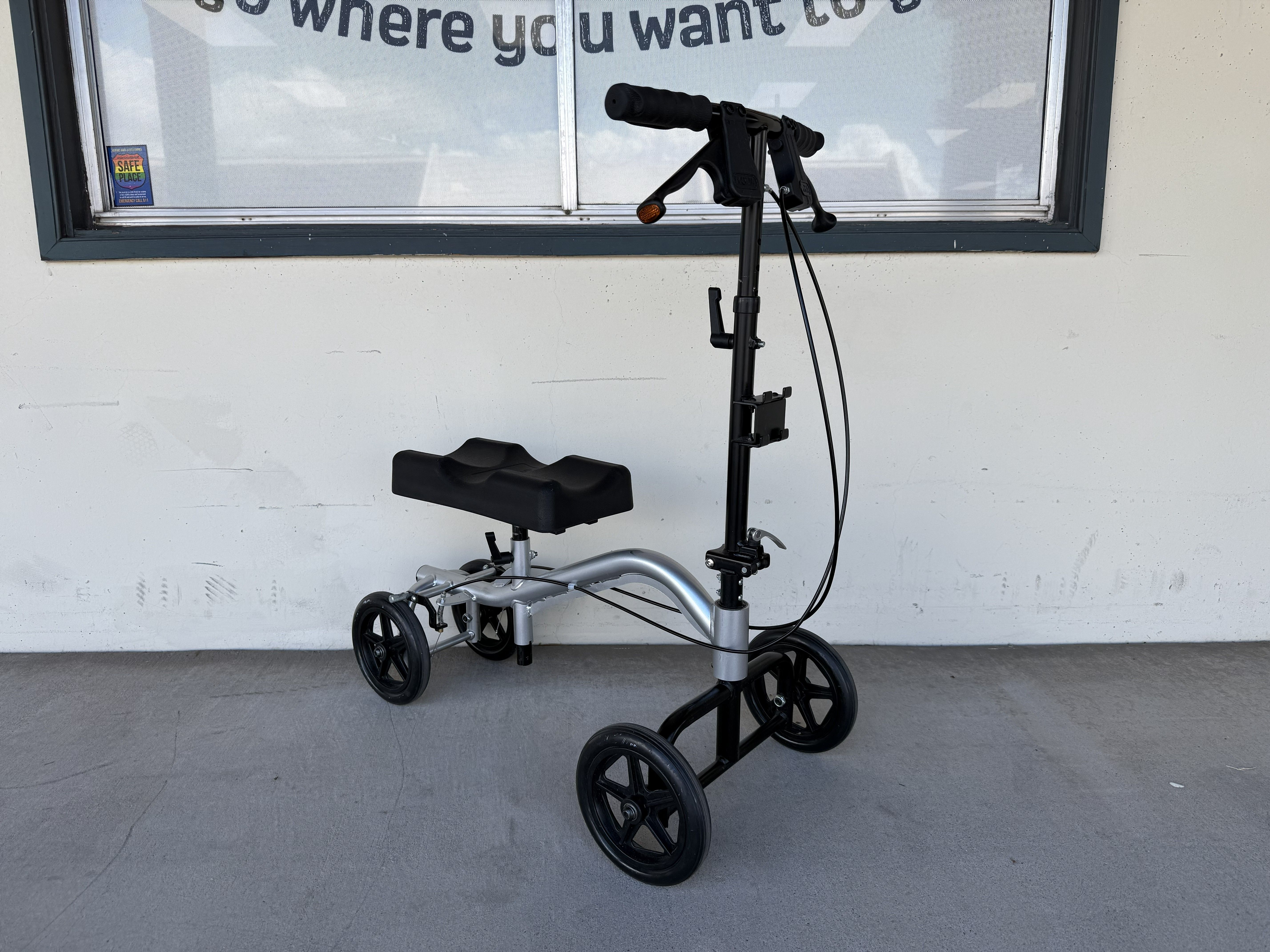Nova Turning Knee Walker