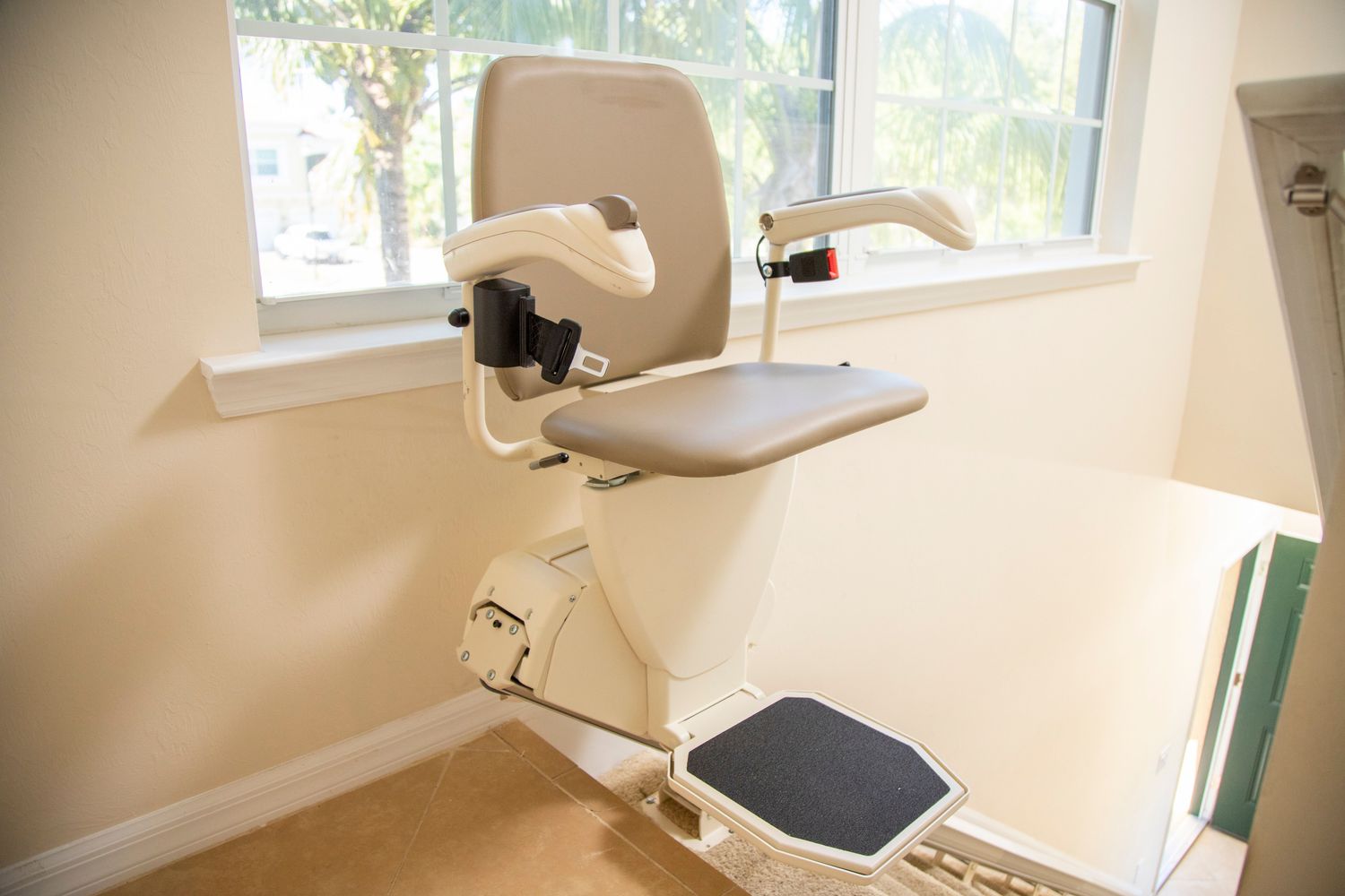 Pinnacle SL600 Straight Stairlift