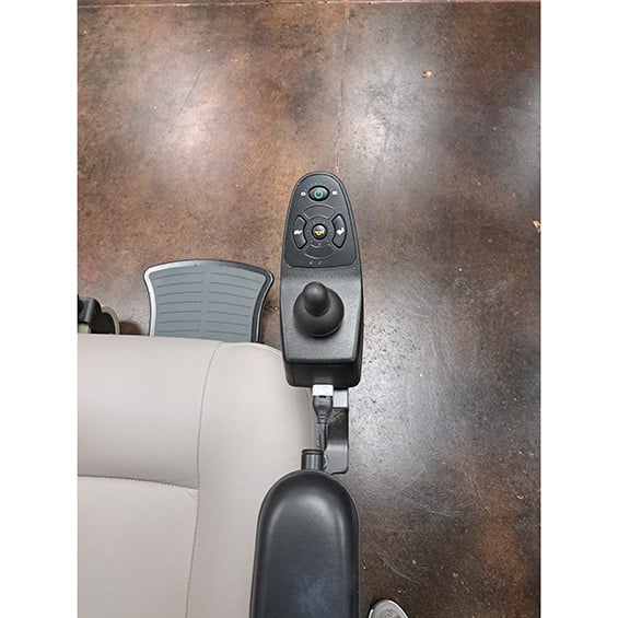 Mobility Plus Used Pride Jazzy Select 614 HD Power Chair